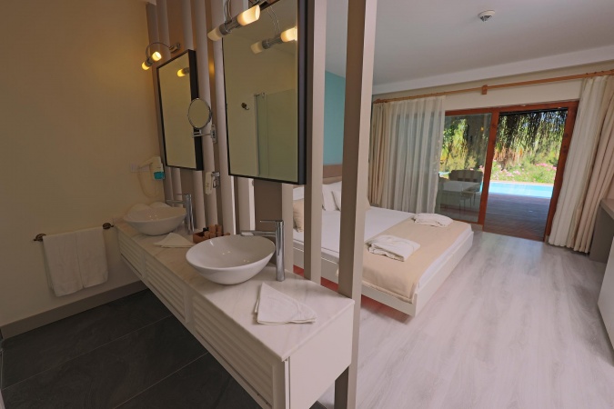 Suite With Private Pool