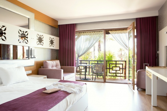 Standart Kara Manzaralı Oda