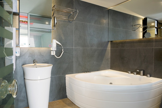 Romantik İnfinity Havuzlu Oda Banyo