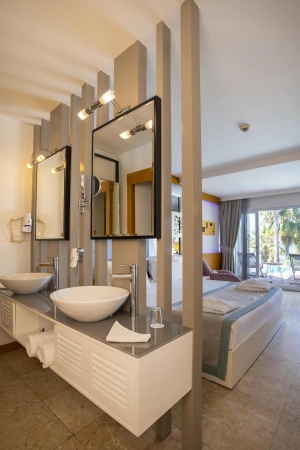 Swim Up Deniz Manzaralı